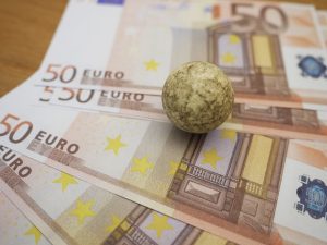 bank notes placed on sports bet